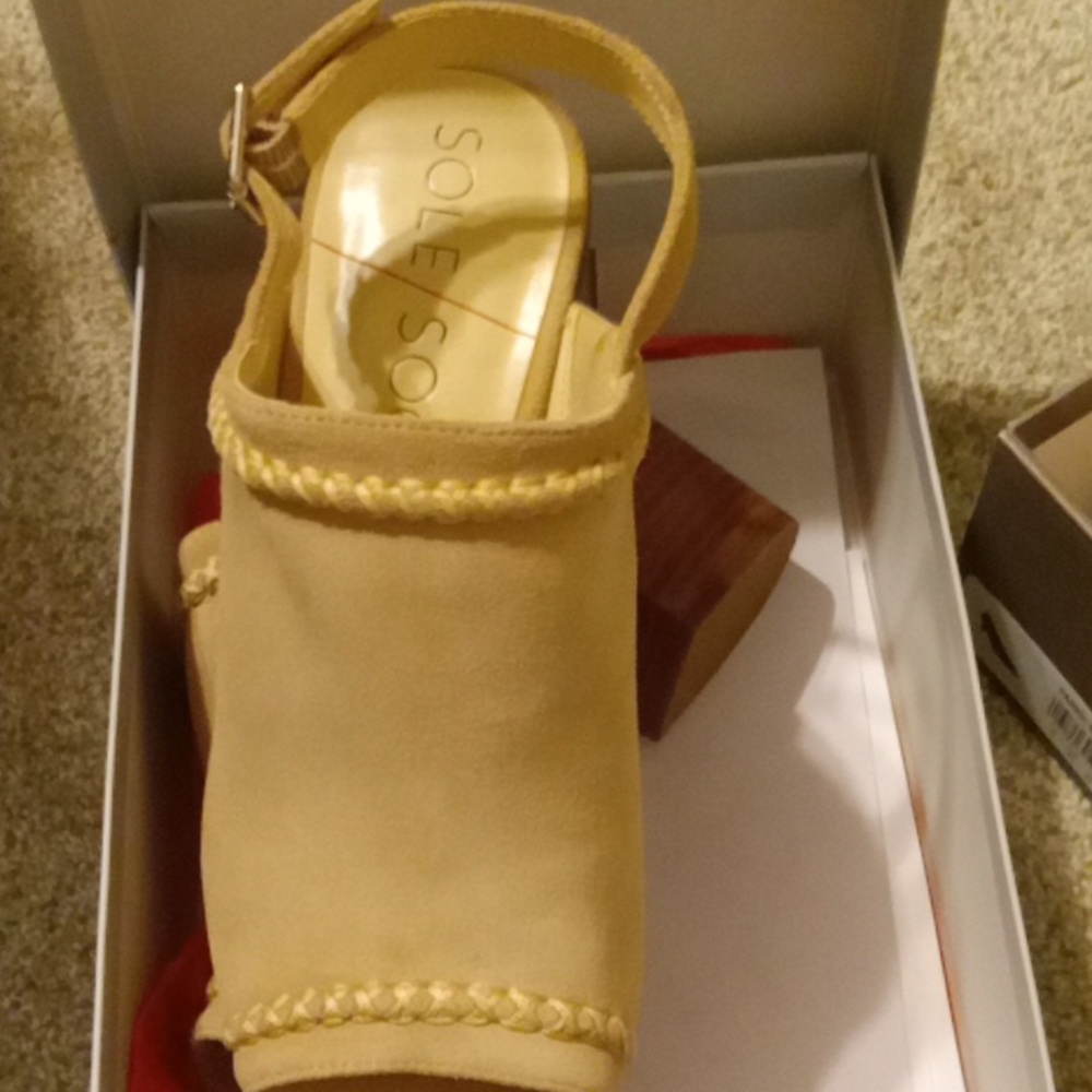 Women Dressy Sandal. Can Wear With Jeans Or Casual Wear. View 2